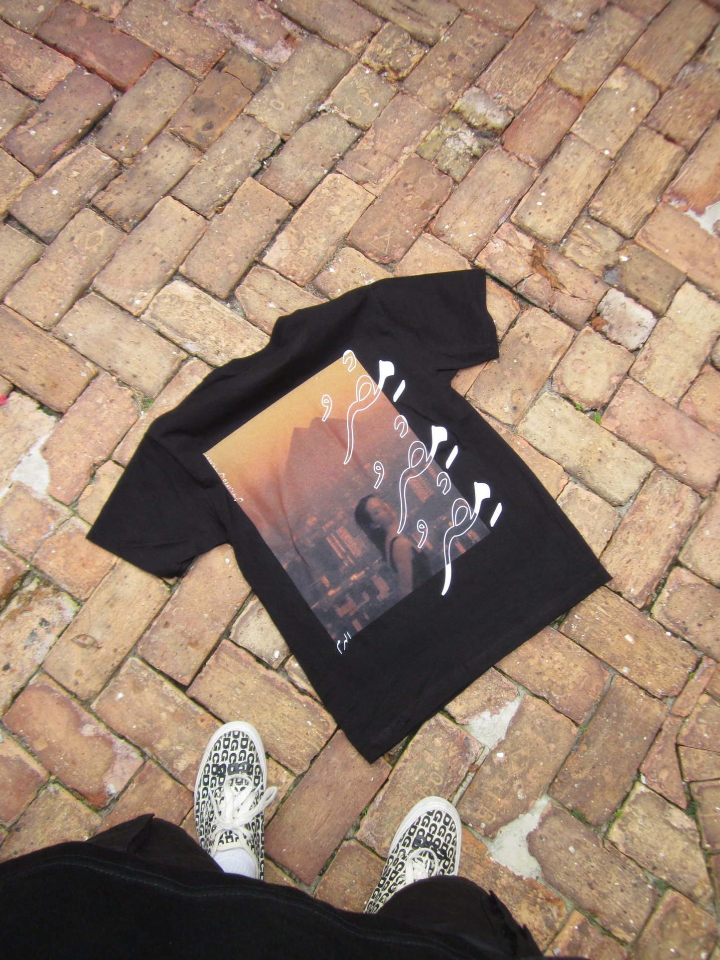 PYRAMIDS TEE BLACK