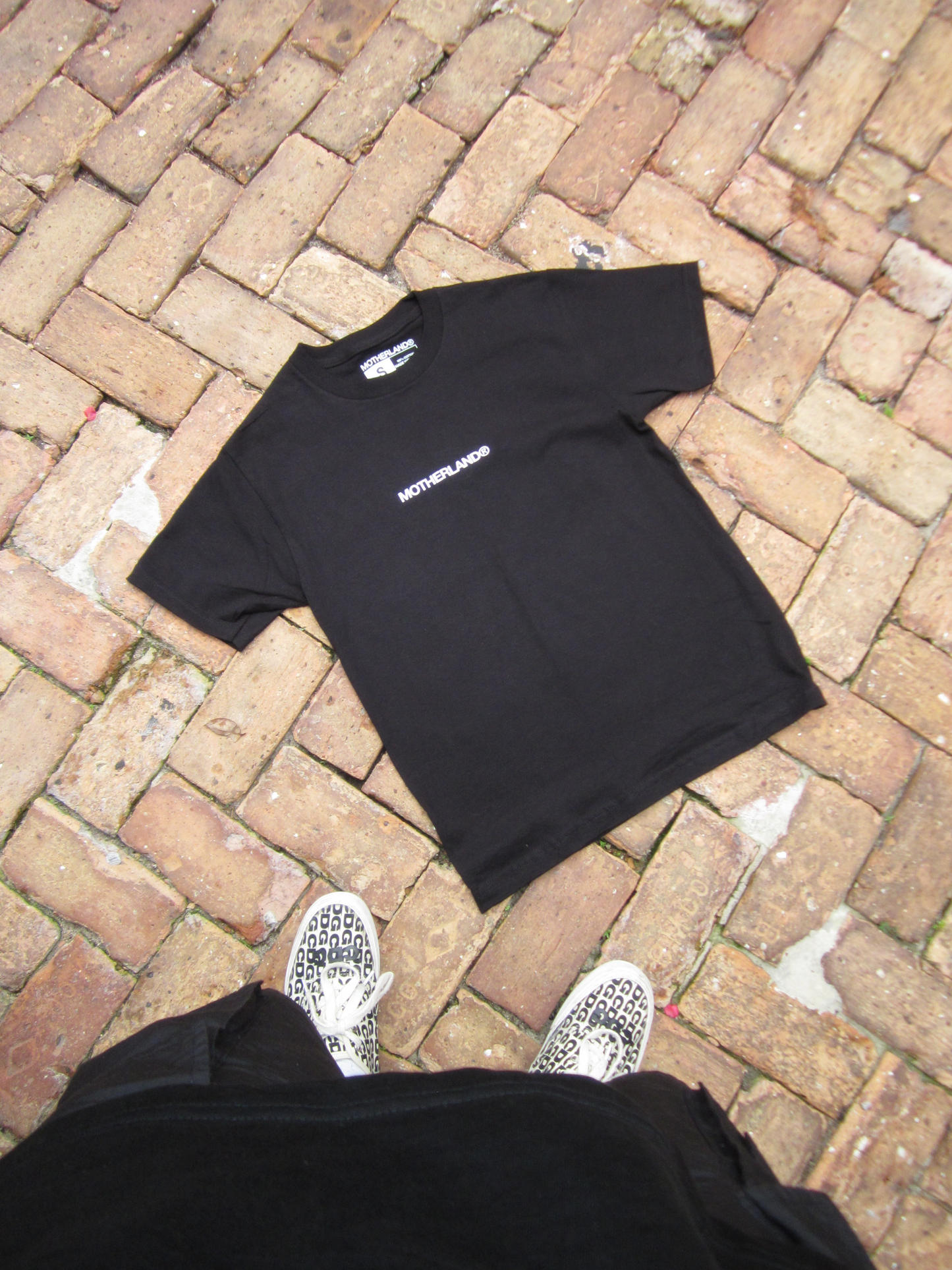 PYRAMIDS TEE BLACK